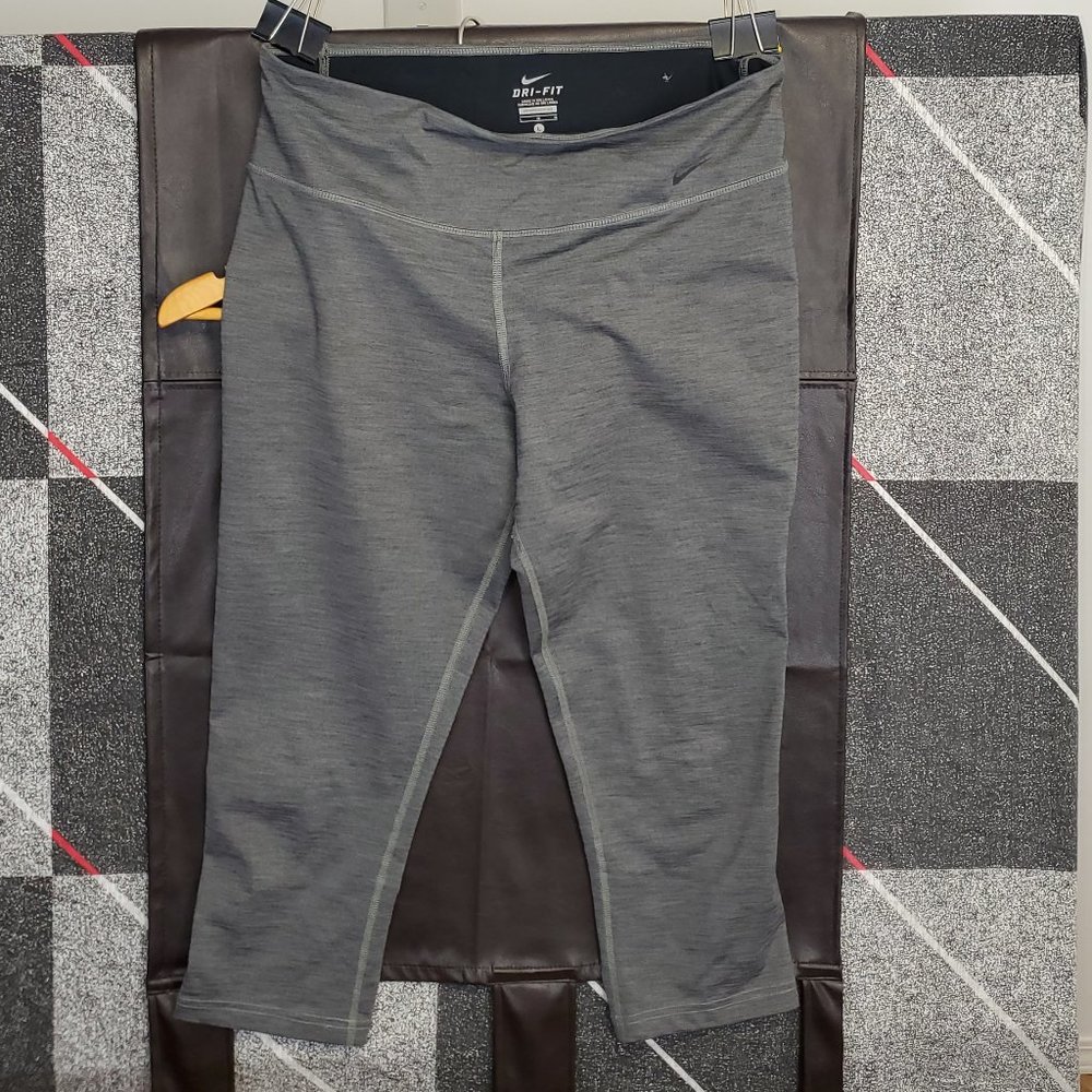 COPY - NIKE Women Dri-Fit  Capri Pants size L